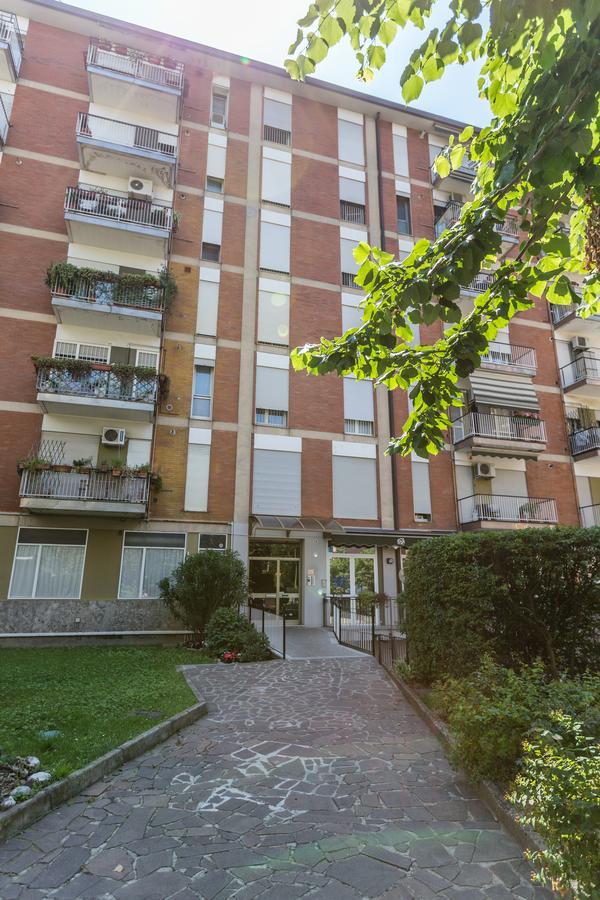 Linate Airport Apartment Milan Bagian luar foto