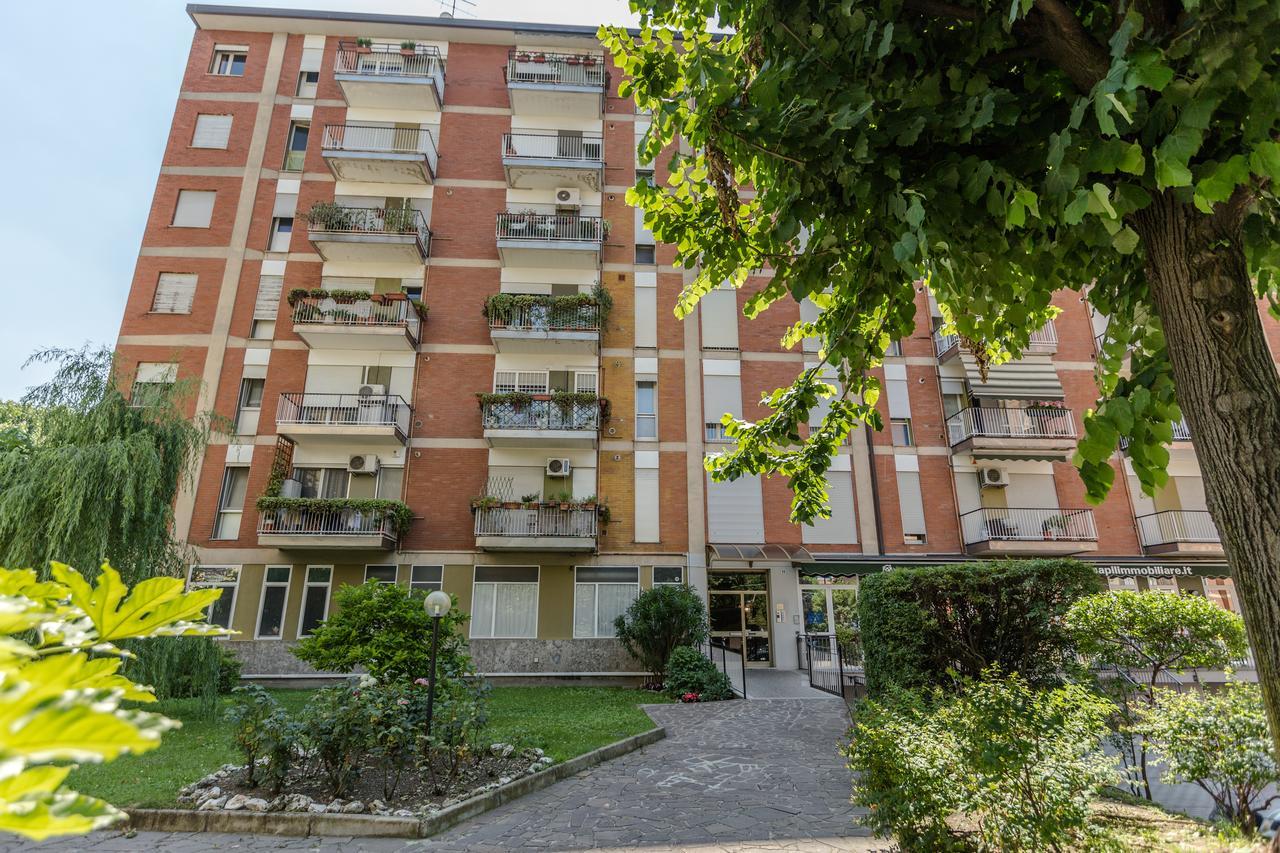 Linate Airport Apartment Milan Bagian luar foto